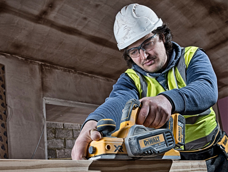 Аккумуляторный рубанок DeWALT DCP580NT