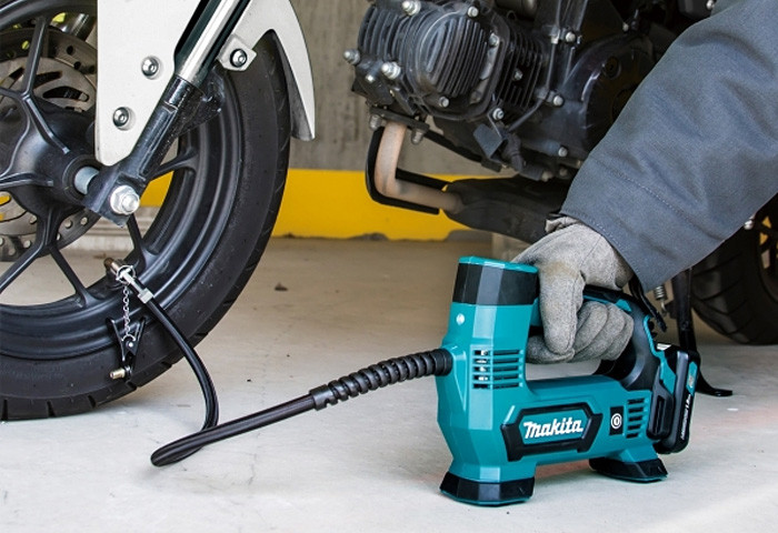 Аккумуляторный компрессор MAKITA MP100DZ