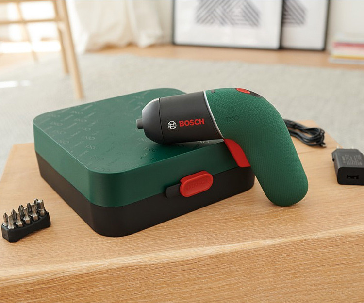 Аккумуляторный шуруповерт BOSCH IXO 6