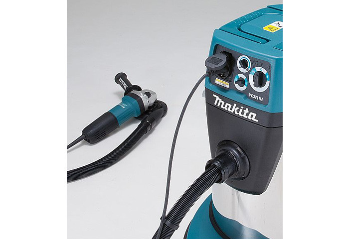 Пылесос MAKITA VC3211HX1