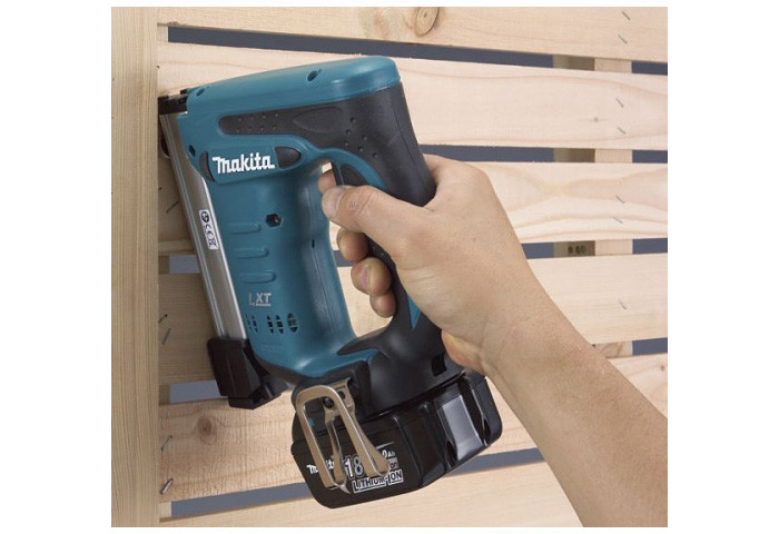 Аккумуляторный степлер MAKITA ST113DWAJ