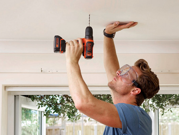 Аккумуляторная дрель-шуруповерт BLACK&DECKER BDCDD12