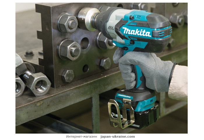 Аккумуляторный ударный гайковерт MAKITA DTW1002Z