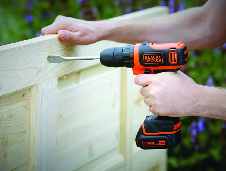 Аккумуляторная дрель-шуруповерт BLACK&DECKER BDCDD12B
