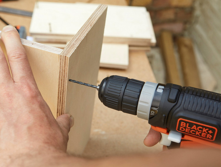 Аккумуляторная дрель-шуруповерт BLACK&DECKER BDCDD12USB