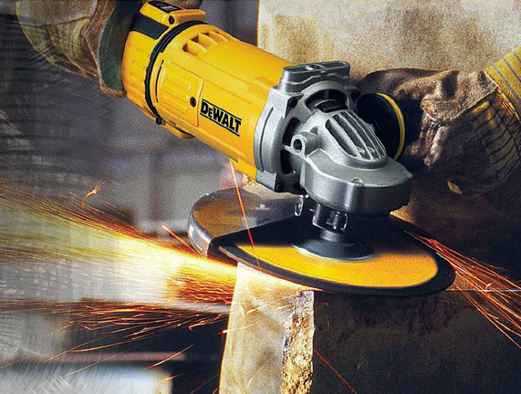 Болгарка DeWALT DWE4579