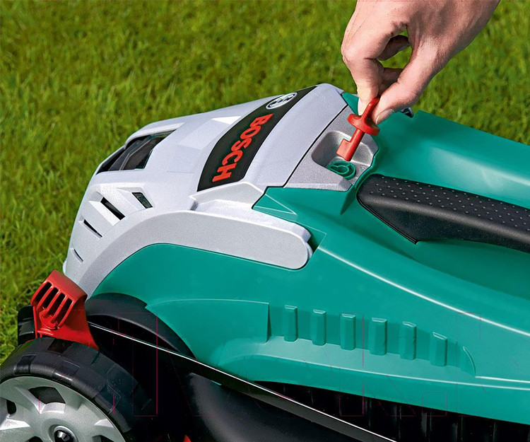 Аккумуляторная газонокосилка Bosch Rotak 32 LI