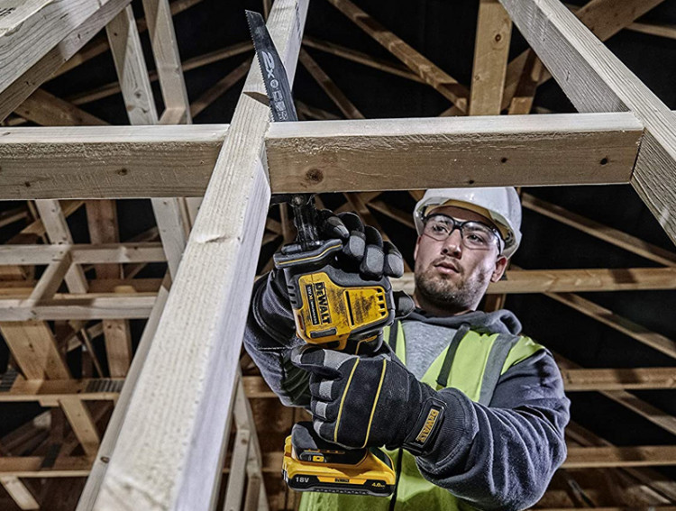 Аккумуляторная сабельная пила DeWALT DCS369NT