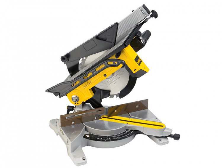 Торцовочная пила DeWALT DW711