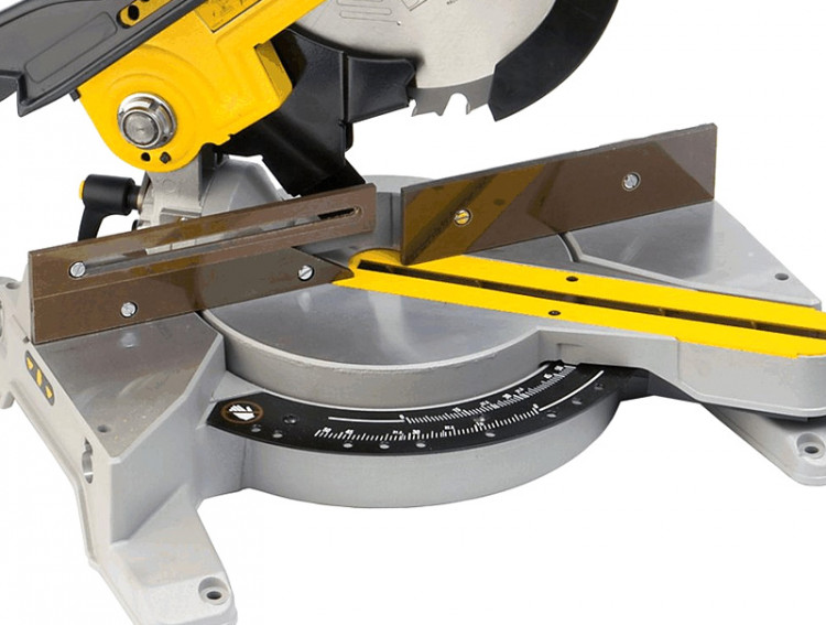 Торцовочная пила DeWALT DW711