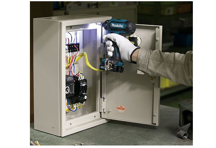 Аккумуляторная дрель-шуруповерт MAKITA DF031DZ