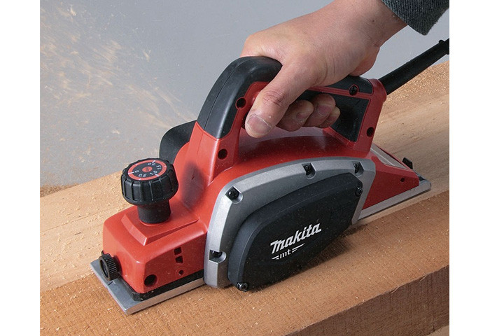 Рубанок MAKITA M1901