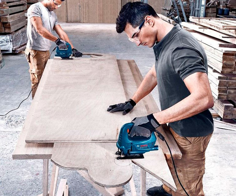 Лобзик BOSCH GST 700