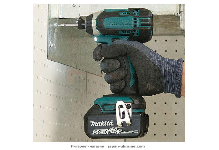 Аккумуляторный ударный шуруповерт MAKITA DTD152RMJ