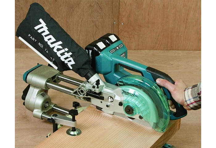 Аккумуляторная торцовочная пила MAKITA DLS714RT2