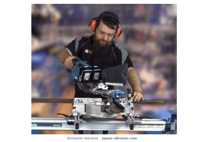 Аккумуляторная торцовочная пила MAKITA DLS714Z