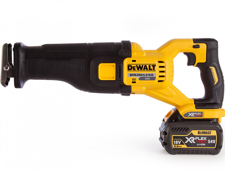 Аккумуляторная сабельная пила DeWALT DCS388T2