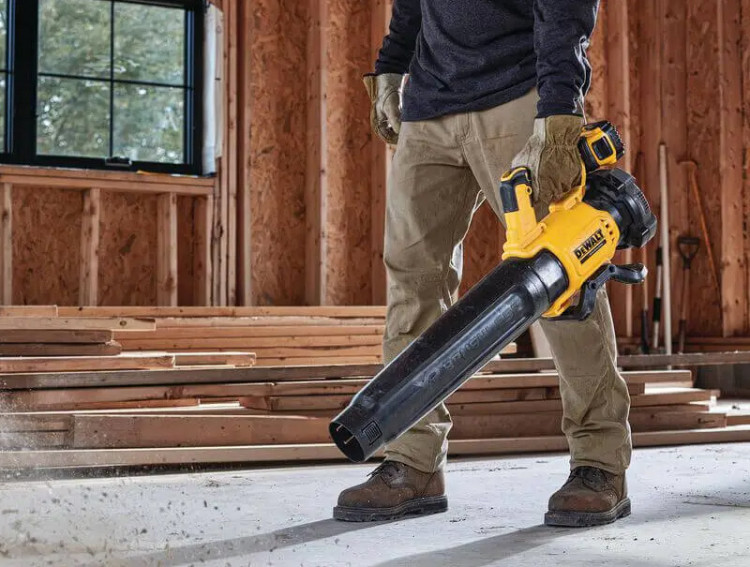 Аккумуляторная воздуходувка DeWALT DCMBL562P1