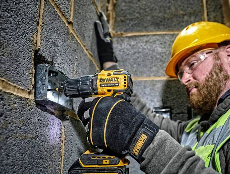 Аккумуляторная дрель-шуруповерт DeWALT DCD708N
