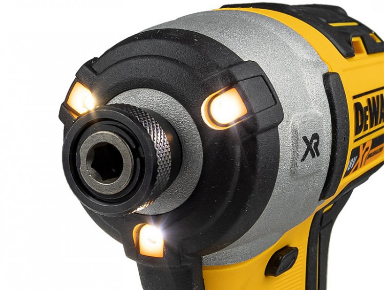 Аккумуляторный ударный шуруповерт DeWALT DCF888N