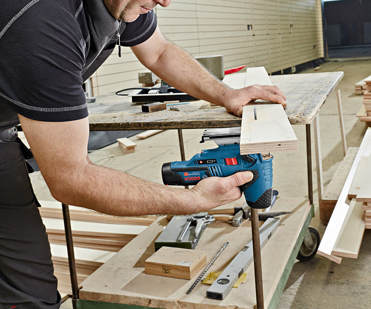 Аккумуляторный лобзик BOSCH GST 12V-70 + GBA 12V 2.0Ah