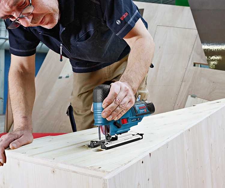 Аккумуляторный лобзик BOSCH GST 12V-70 + GBA 12V 2.0Ah