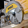 Торцовочная пила DeWALT DWS777