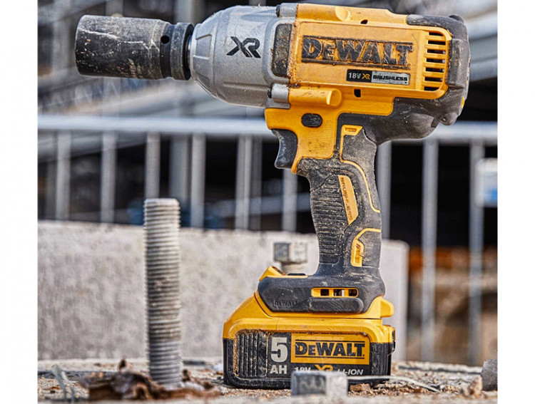 Аккумуляторный ударный гайковерт DeWALT DCF897N