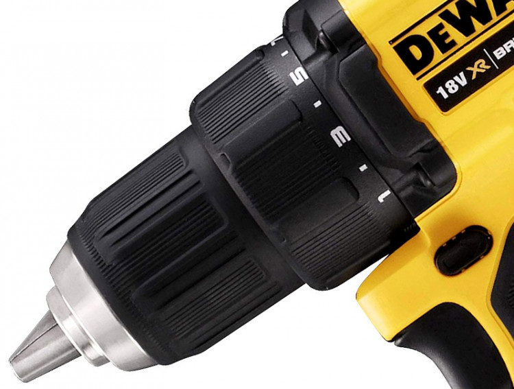 Аккумуляторная дрель-шуруповерт DeWALT DCD708S2T
