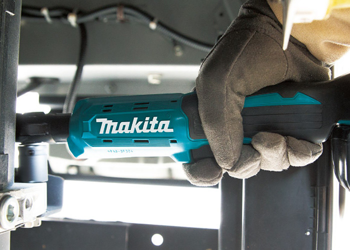 Аккумуляторный ударный гайковерт-трещотка MAKITA DWR180RA