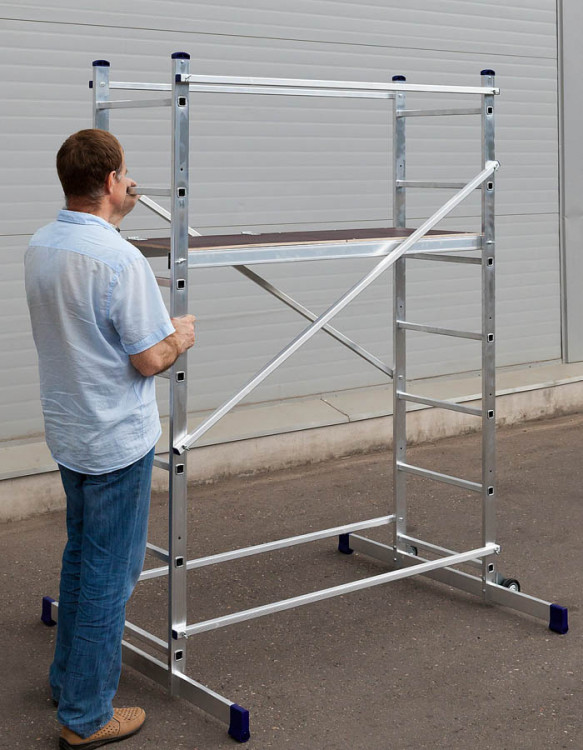 Вышка тура СИБИН 38840-3 - это многофункциональная конструкция для ремонтно-отделочных и монтажных работ в доме и на улице. Устойчивая конструкция в сочетании с высококачественными материалами обеспечивают надежность и простоту эксплуатации. Специальные с