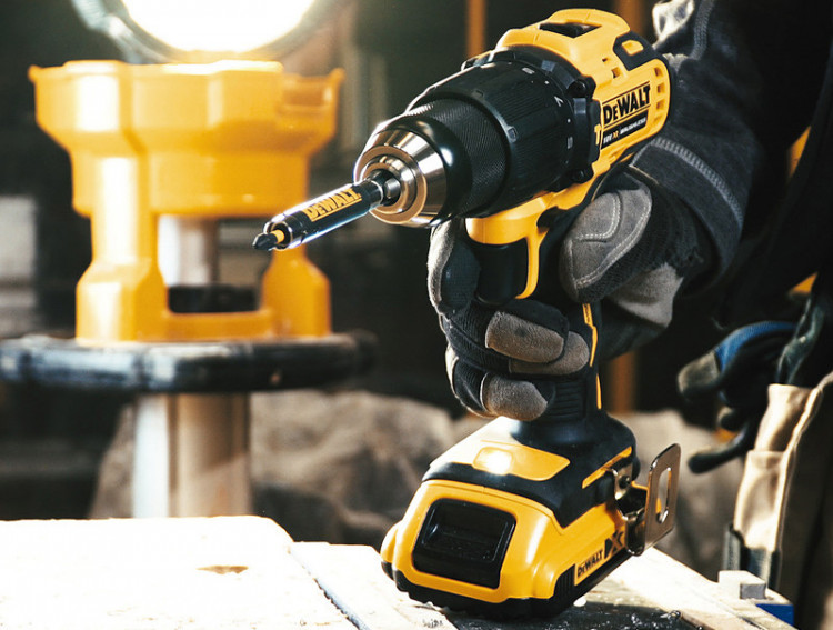 Аккумуляторная дрель-шуруповерт DeWALT DCD709D2T