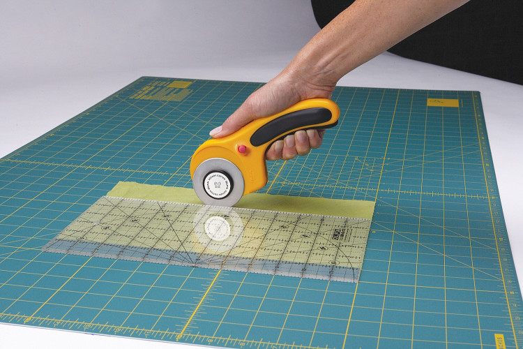 Нож с круговым лезвием и пистолетной рукояткой OLFA OL-RTY-3/DX