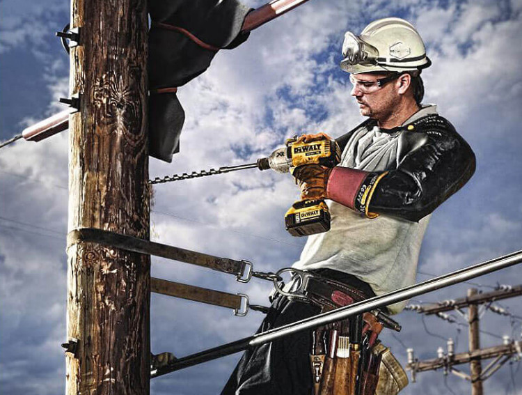 Аккумуляторный ударный гайковерт DeWALT DCF898N