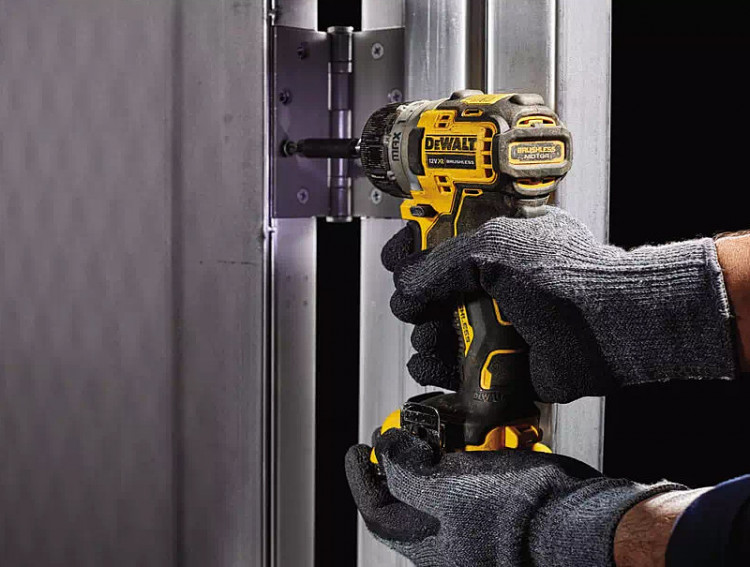 Аккумуляторный шуруповерт DeWALT DCF601N