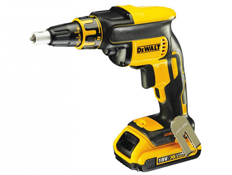 Аккумуляторный шуруповерт DeWALT DCF620D2