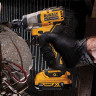 Аккумуляторный ударный гайковерт DeWALT DCF902D2
