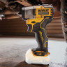 Аккумуляторный ударный гайковерт DeWALT DCF902N