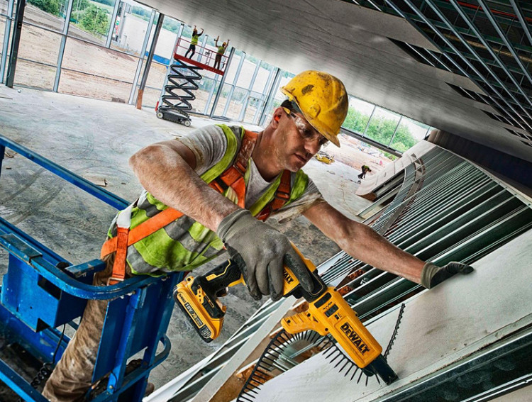 Аккумуляторный шуруповерт DeWALT DCF620N