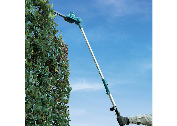 Аккумуляторный кусторез MAKITA UN460WDZ