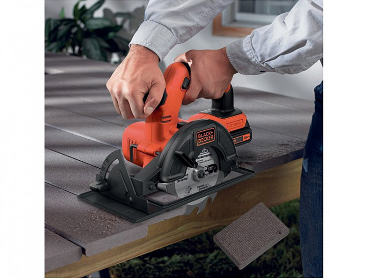 Аккумуляторная дисковая пила BLACK&DECKER BDCCS18