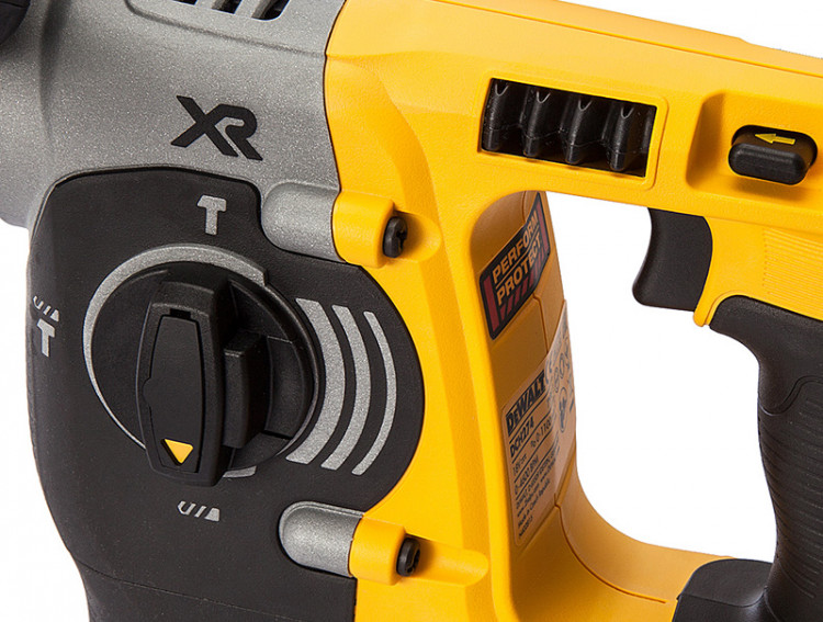 Аккумуляторный перфоратор DeWALT DCH274N