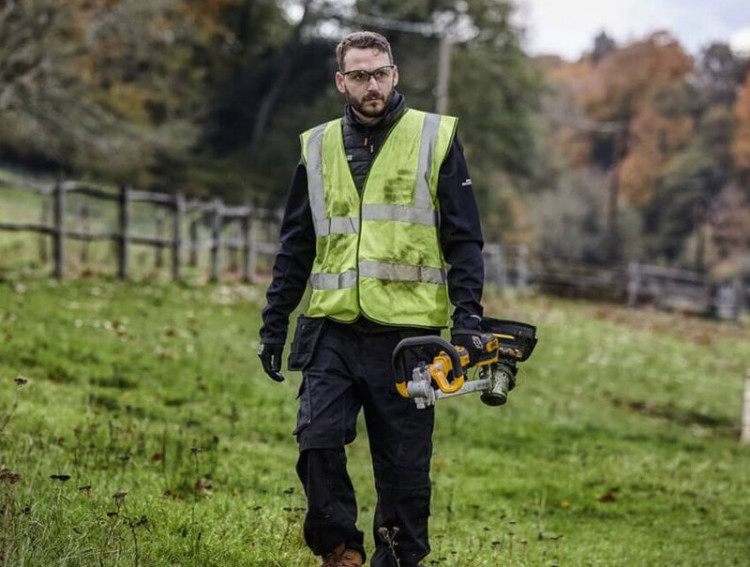 Аккумуляторный триммер DeWALT DCMST561P1