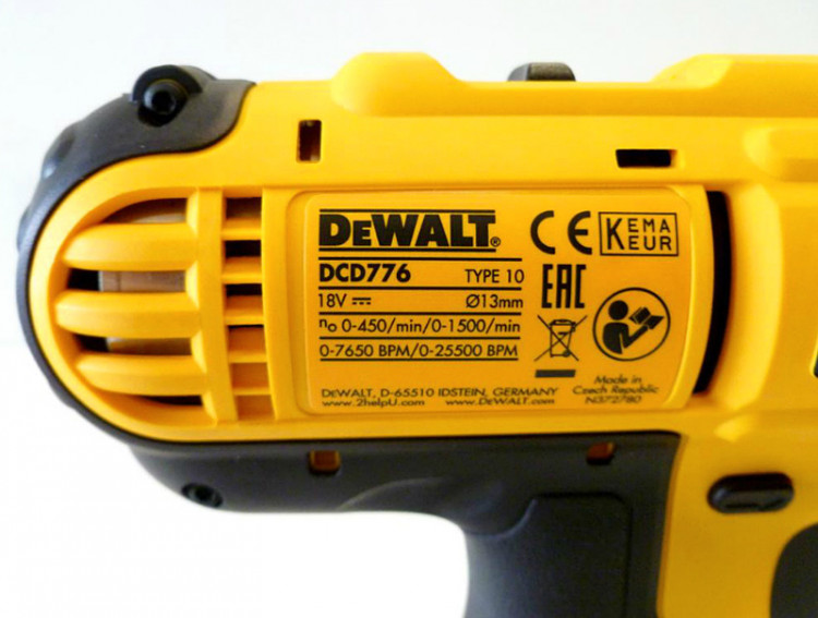 Аккумуляторная дрель-шуруповерт DeWALT DCD776C2