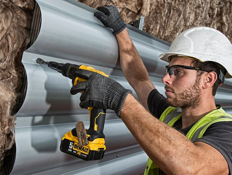 Аккумуляторный шуруповерт DeWALT DCF622NT