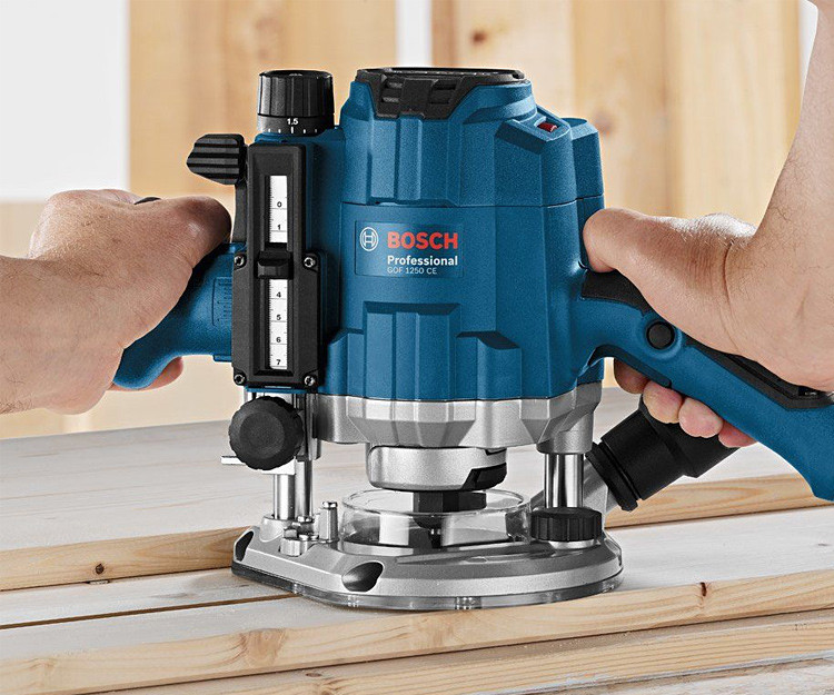 Фрезер BOSCH GOF 1250 CE