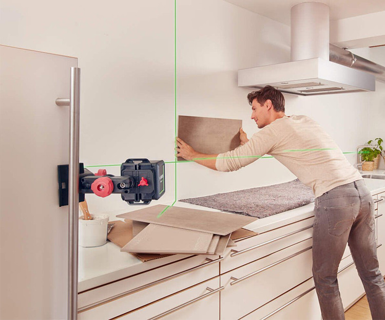 Линейный лазерный нивелир BOSCH Quigo Green + штатив