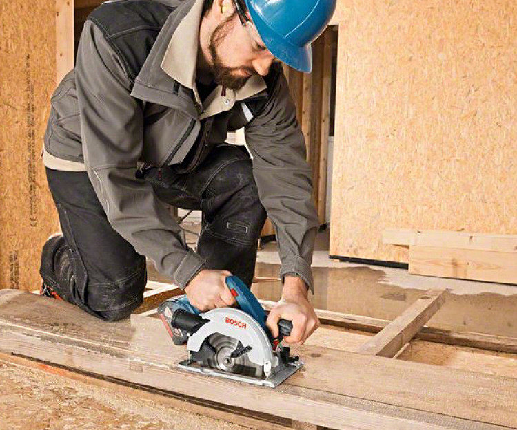 Аккумуляторная дисковая пила Bosch GKS 18V-57 + GBA 18V 4 Ah, + GAL 18V-40