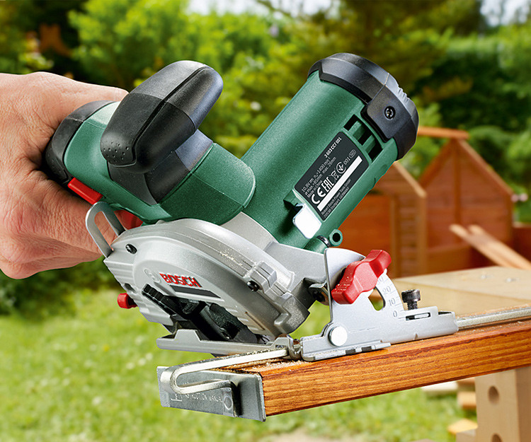 Аккумуляторная дисковая пила BOSCH UniversalCirc 12