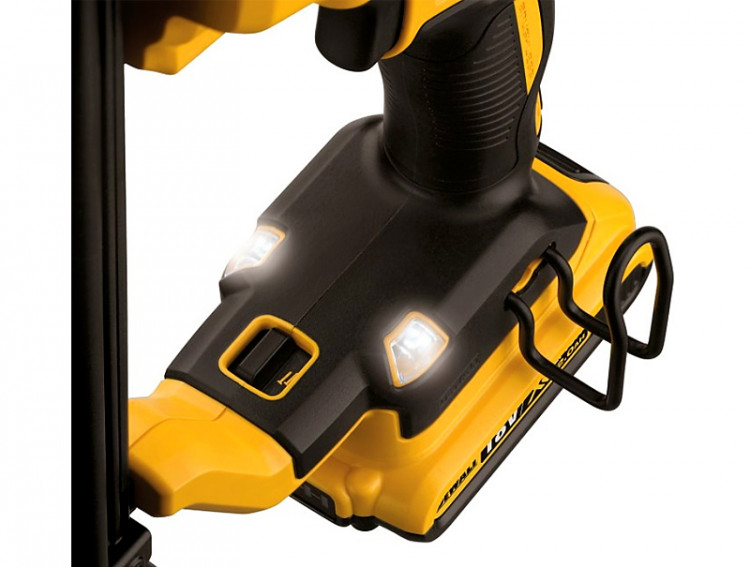 Аккумуляторный гвоздезабиватель DeWALT DCN680D2